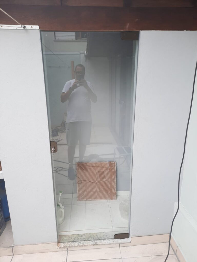 Película aplicada em janela residencial